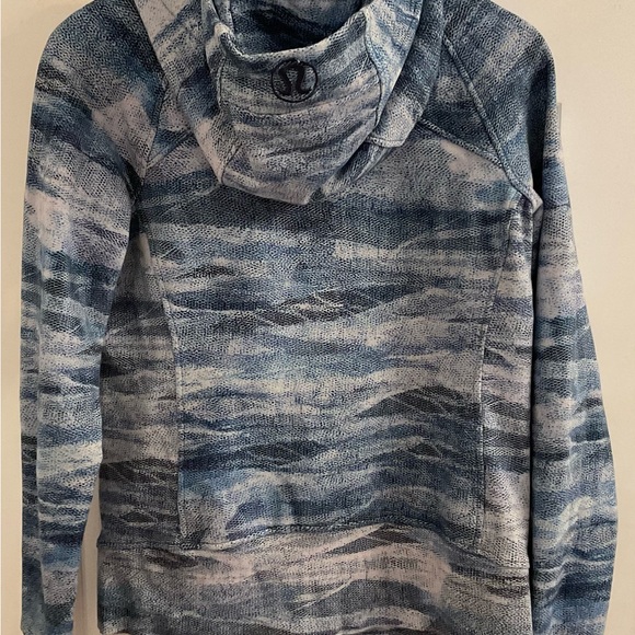Lululemon Scuba Hoodie - Size 10 - Mesh Scape Multi - Picture 6 of 9